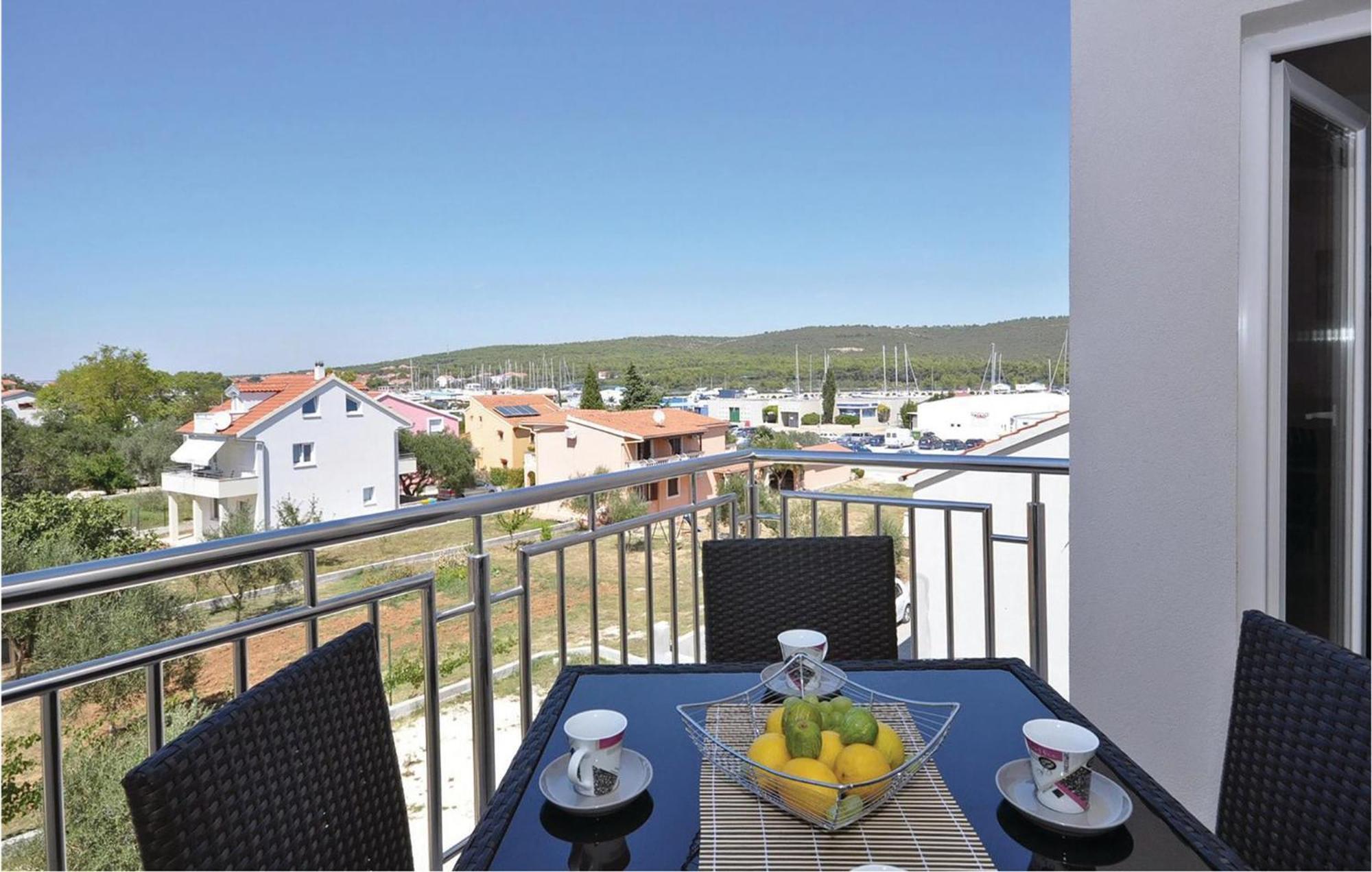1 Bedroom Cozy Apartment In Bibinje Zewnętrze zdjęcie